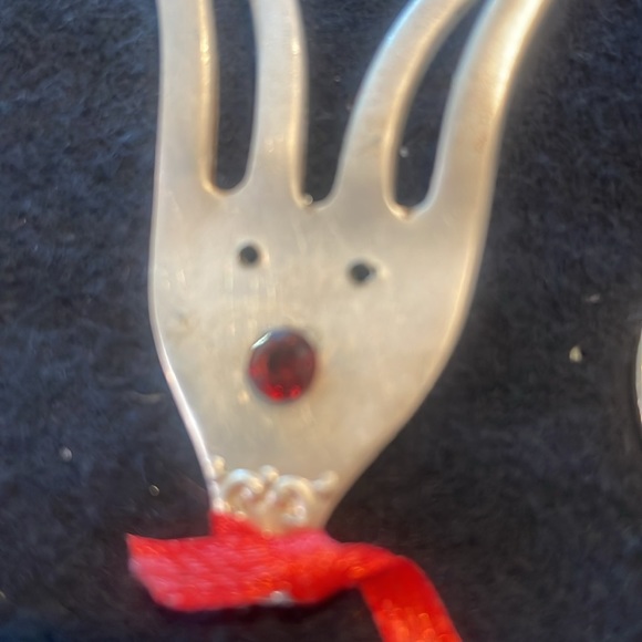 Handmade ornate silver reindeer pendant/ornament with a garnet nose. - Picture 2 of 3